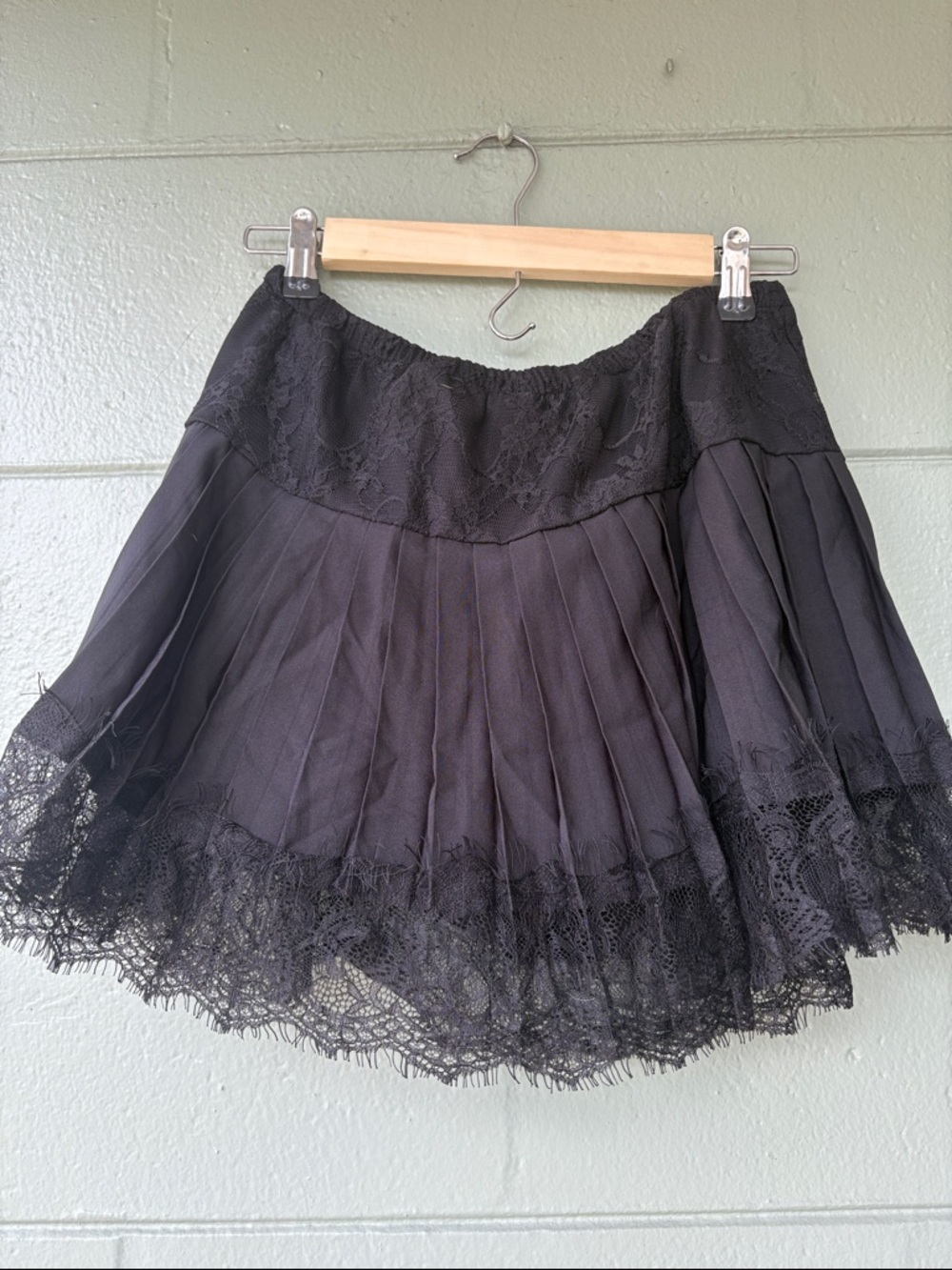 Black Lace Trim Pleated Mini Skirt - Women
